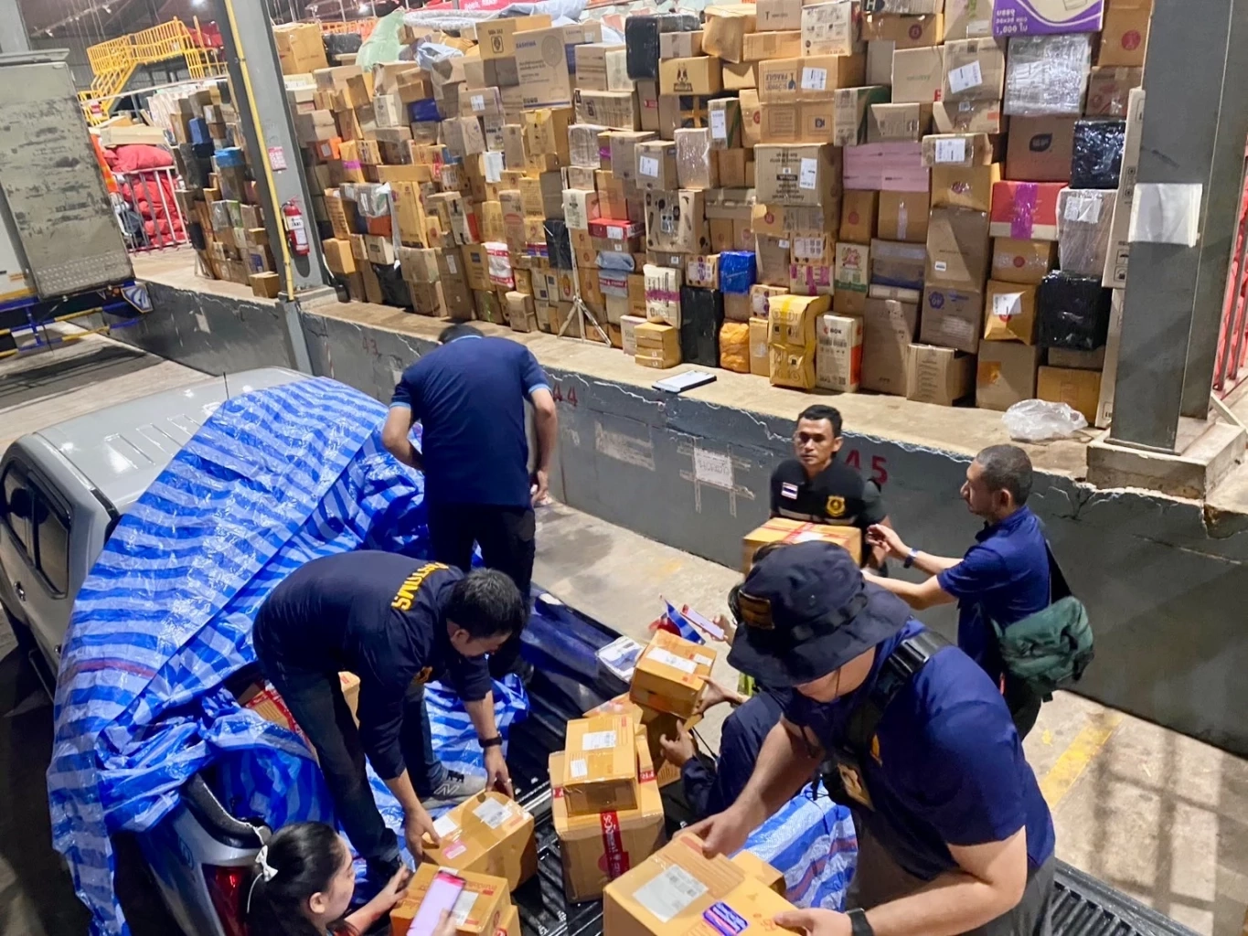 กรมศุลฯภ.4 กวาดล้างตรวจยึดบุหรี่ไฟฟ้าล็อตใหม่มูลค่า 3.2 ล้าน