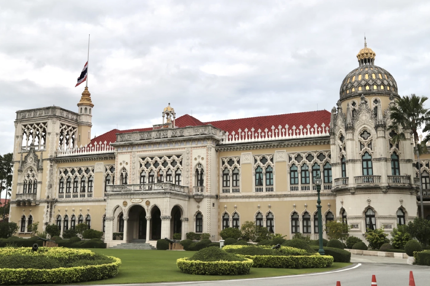 “อนุทิน” ยกเลิกเดินทางประชุมอาเซียน ถก ครม.ด่วน จัดพระราชพิธี