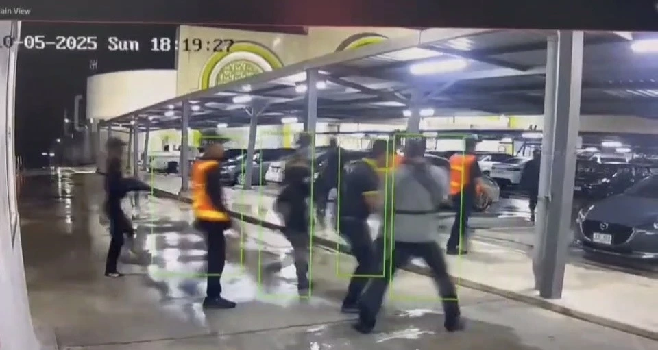 เปิดพฤติการณ์โจรชุดดำ ปล้นร้านทอง จี้ รปภ.ก่อนกวาดร่วม 400 บาท