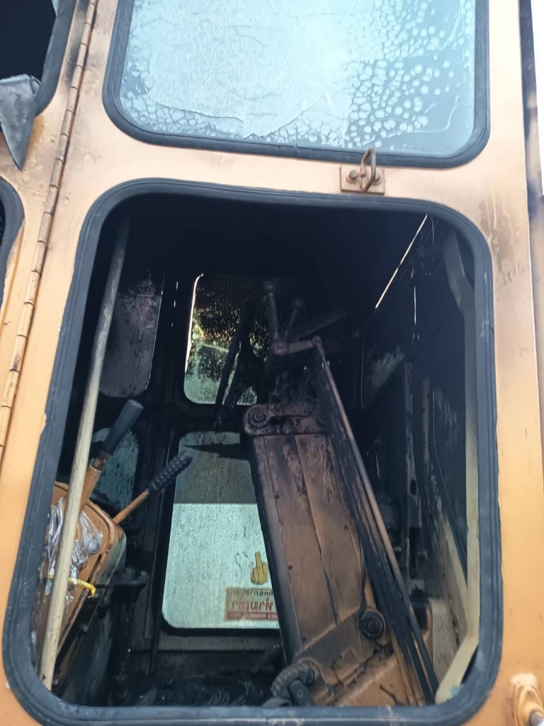 ระทึก! คนร้ายบุกเผารถทำถนน 4 คัน ที่เจาะไอร้อง จ.นราธิวาส