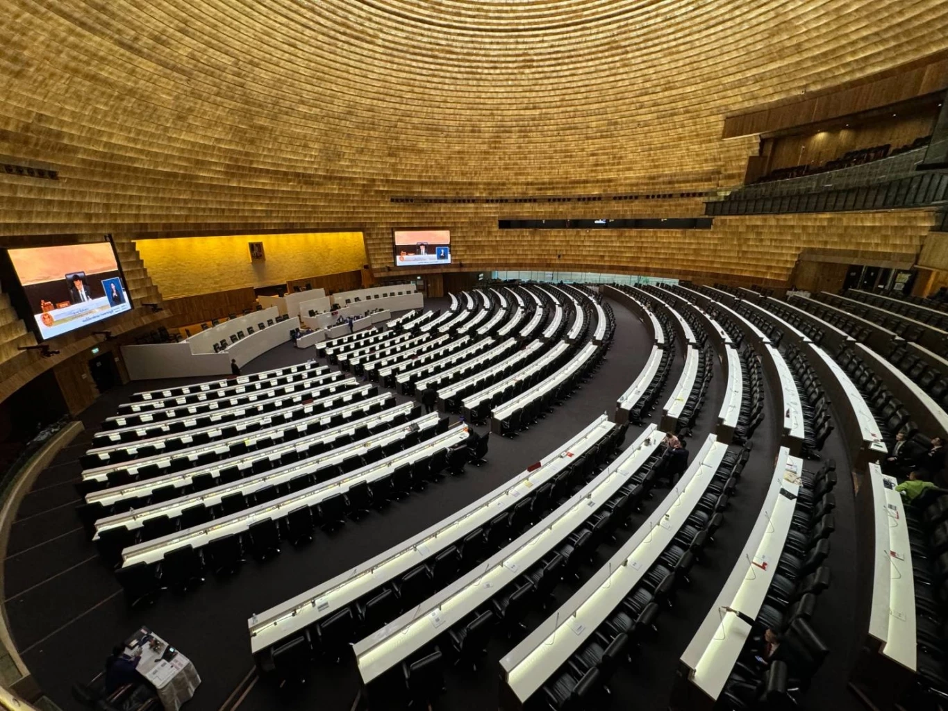 ลุ้นลงมติแบบเรียลไทม์ การพิจารณาร่างแก้ไขเพิ่มเติมรัฐธรรมนูญ