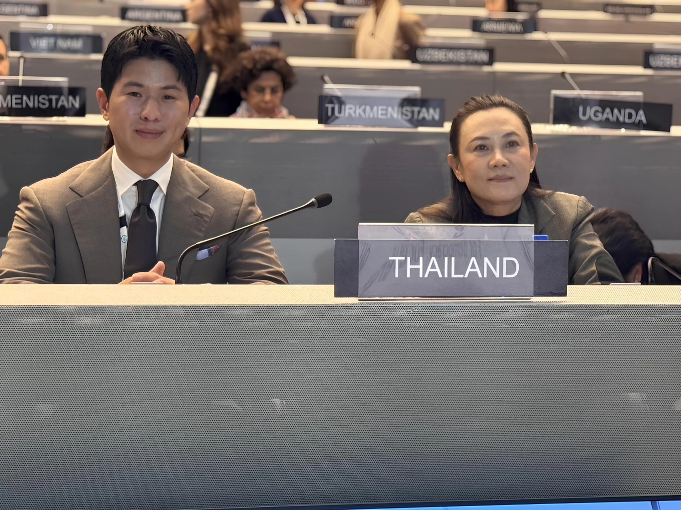 สส.อัคร ทองใจสด หรือ สส.โฟล์ก จากเพชรบูรณ์