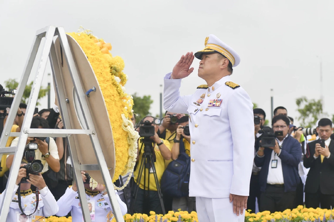 นายกฯ นำ ครม.ถวายพวงมาลา เนื่องในวันนวมินทรมหาราช 13 ตุลาคม 2568