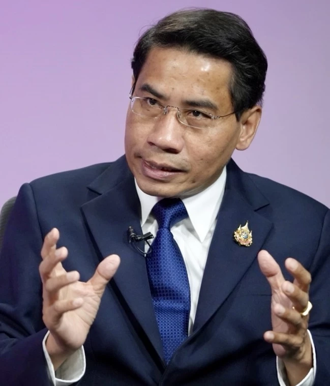 ดร.ณัฐวุฒิ วงศ์เนียม นักกฎหมายมหาชน 