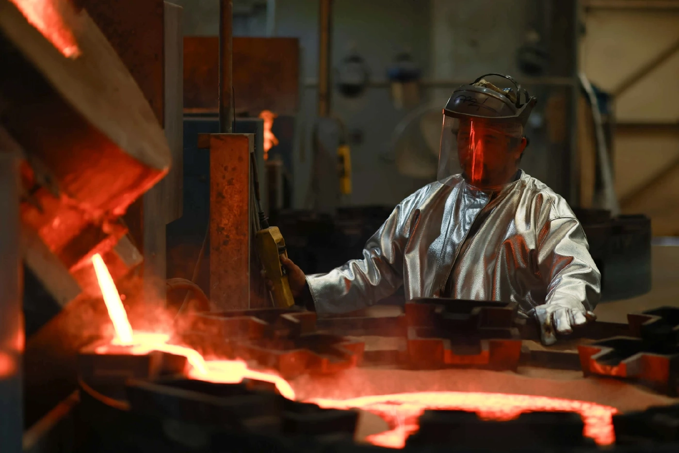 เจาะลึกเส้นทาง 'ทองคำ' โลหะล้ำค่าใต้ผืนดิน แร่สำคัญในอุตฯ เทคฯ