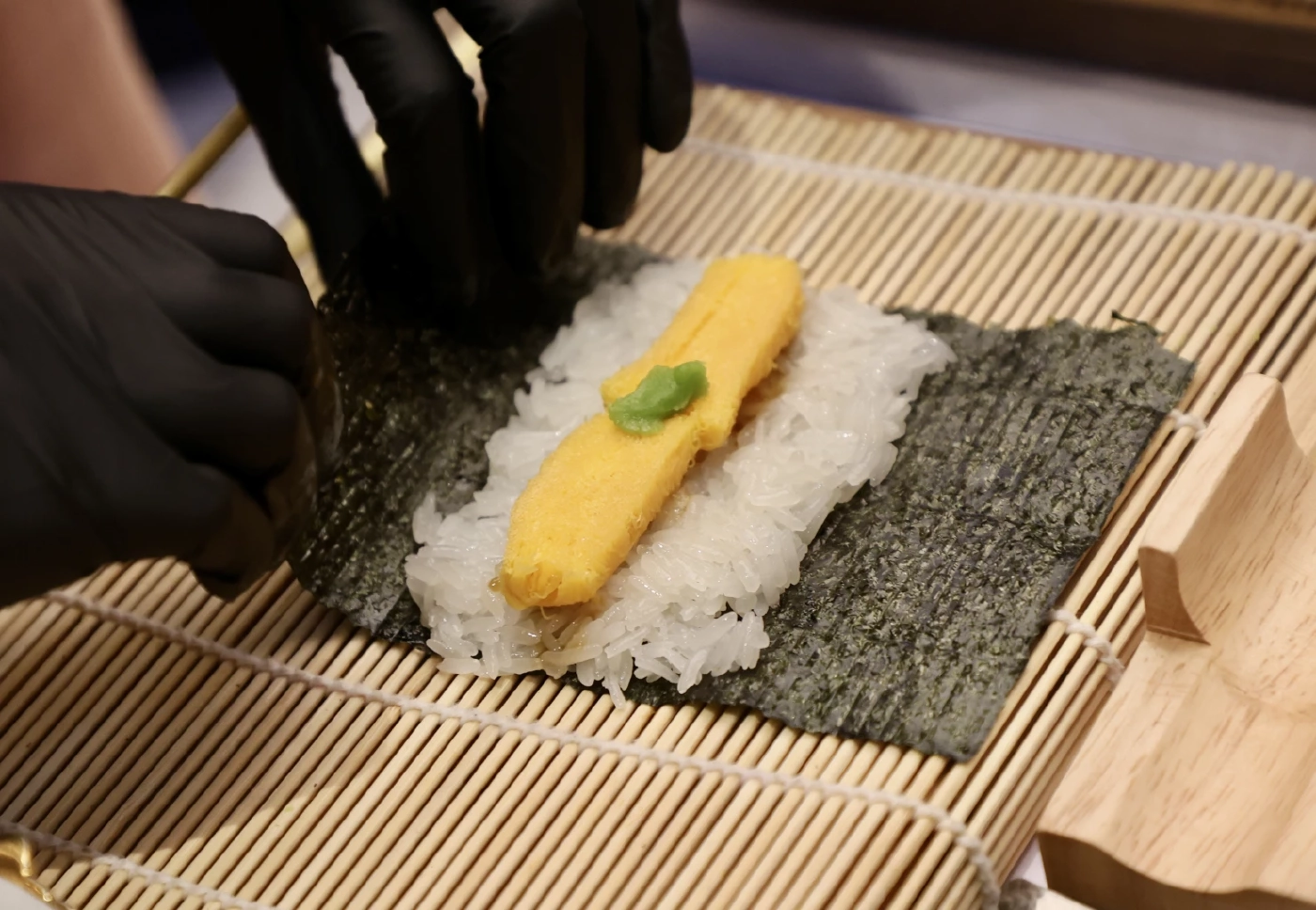 ข้าวปั้น ’อูนิ‘ (Uni Temaki) 