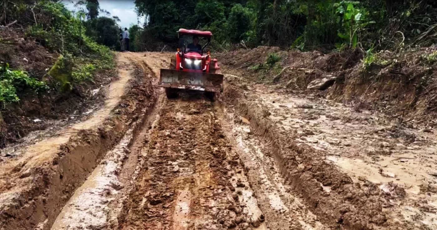 วัดปรอทช่องอานม้า \"กังฟู\" เดินหน้า \"สร้างถนนยุทธวิธี\" ก่อนสร้าง \"รั้วชายแดน\" ช่องบก-ช่องอานม้า (มีคลิป)