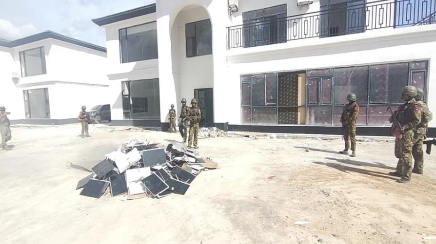 ทหารเมียนมา บุกฐานแก๊งคอลฯ "เคเคปาร์ค" รวบ พนง. 2 พันกว่าคน