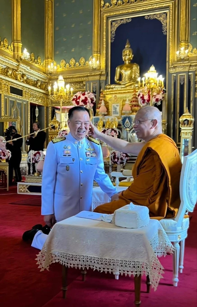 "อนุทิน" สักการะ "สมเด็จพระมหาวีรวงศ์" เผยยังโดน "อาจารย์บิดหูเหมือนเดิม"