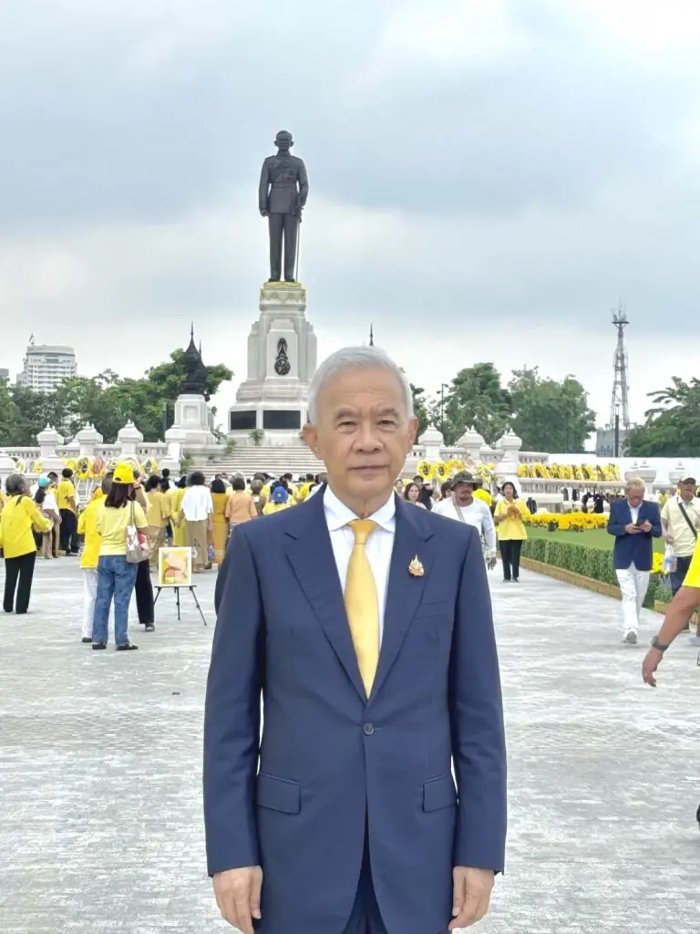 “สุวัจน์” นำผู้บริหารพรรคชาติพัฒนา ถวายพวงมาลาวันนวมินทรมหาราช