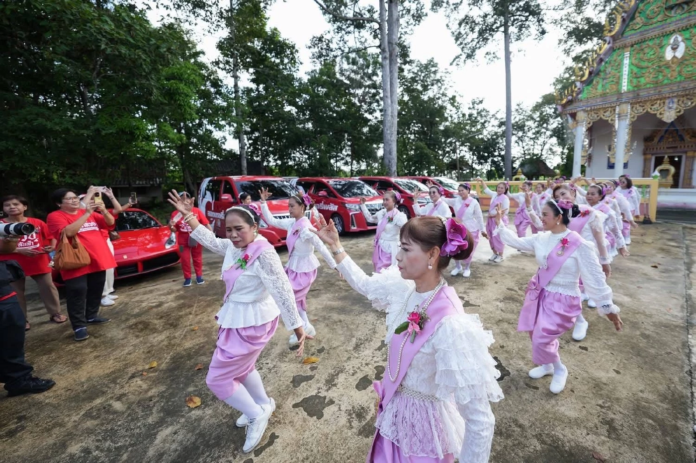 “ลอตเตอรี่พลัส” เจ้าภาพกฐินวัดตานาด อุทัยธานี อิ่มบุญถ้วนหน้า