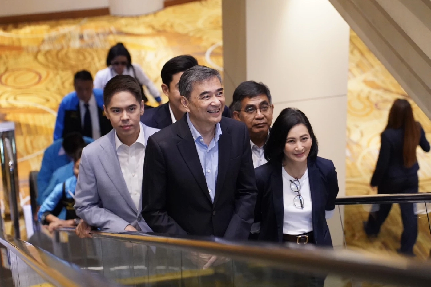 เปิดกรรมการบริหารพรรคประชาธิปัตย์ \'\'ยุคอภิสิทธิ์\'\' คัมแบ็ก