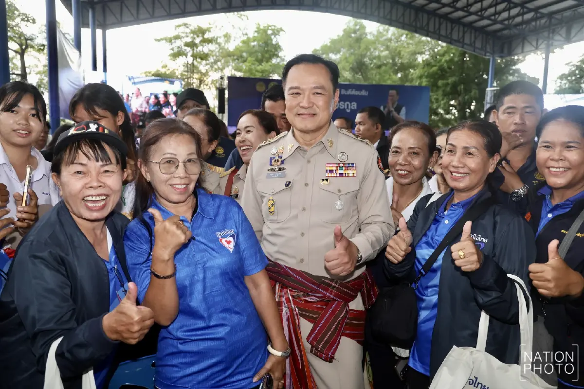 ปชช.กว่า 3 พันคน รอต้อนรับนายกฯอนุทิน ลงพื้นที่ชายแดนไทย–กัมพูชา