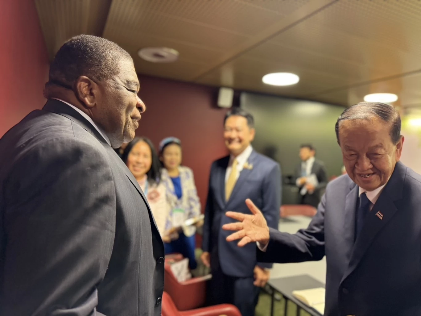 มาร์ติน จุนกอง (Martin Chungong) เลขาธิการ IPU (ซ้าย) , วันมูหะมัดนอร์ มะทา ประธานรัฐสภาไทย (ขวา)