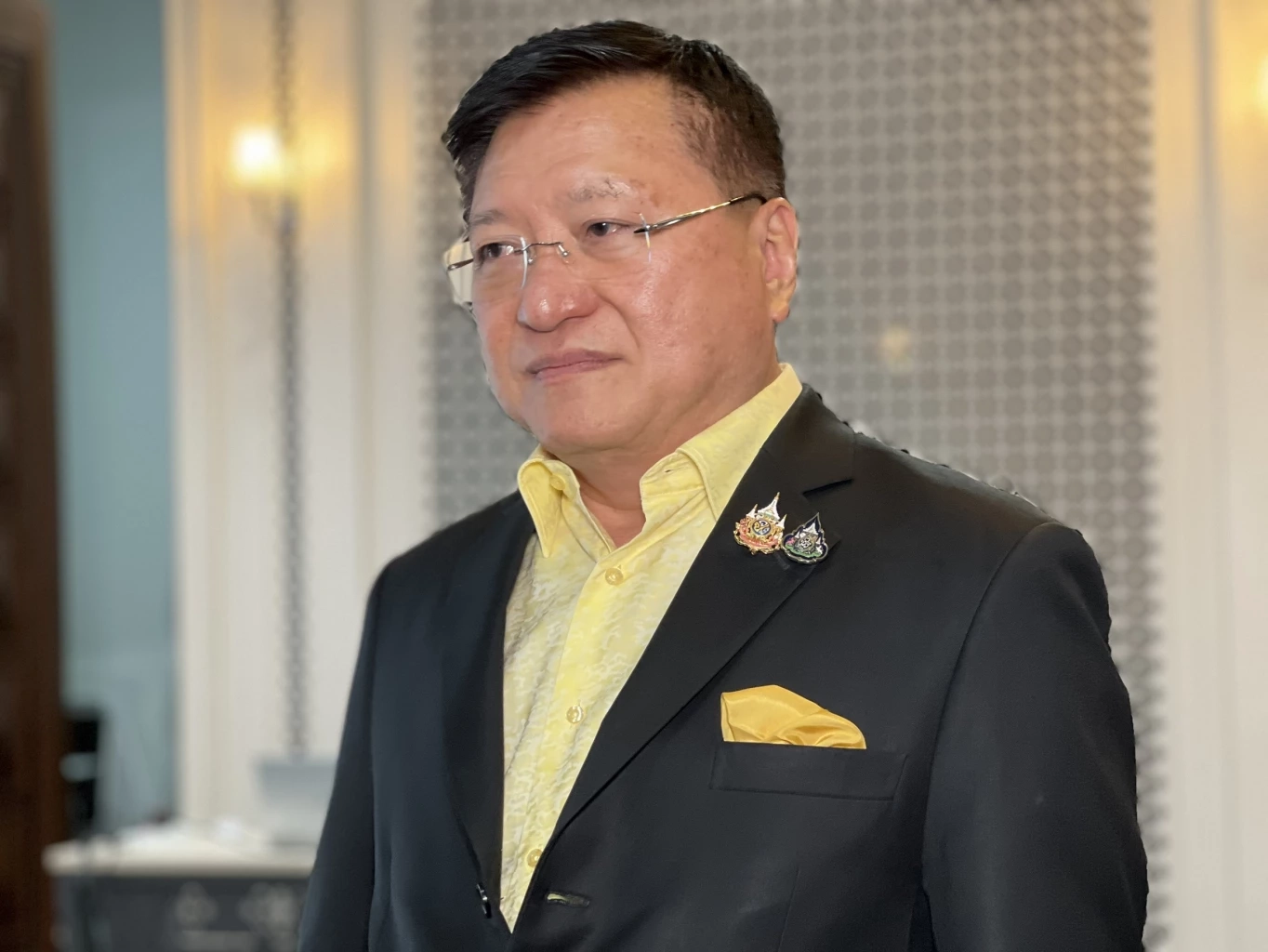  ศ.ดร.เกรียงศักดิ์ เจริญวงศ์ศักดิ์  (ดร.แดน) นักวิชาการอาวุโส มหาวิทยาลัยฮาร์วาร์ด และประธานสถาบันการสร้างชาติ (NBI)