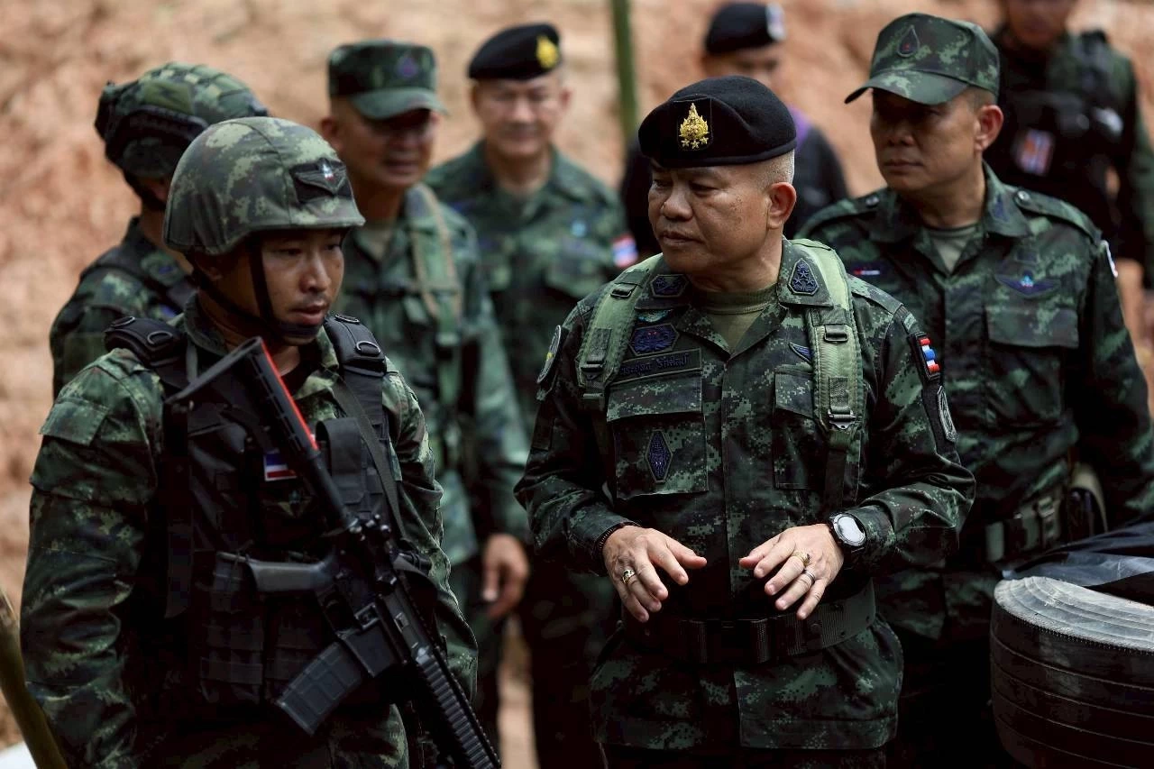 แม่ทัพ 2 ลุยตรวจ ตาเมือนธม-ช่องอานม้า กำชับทหารต้องพร้อมรบสูงสุด