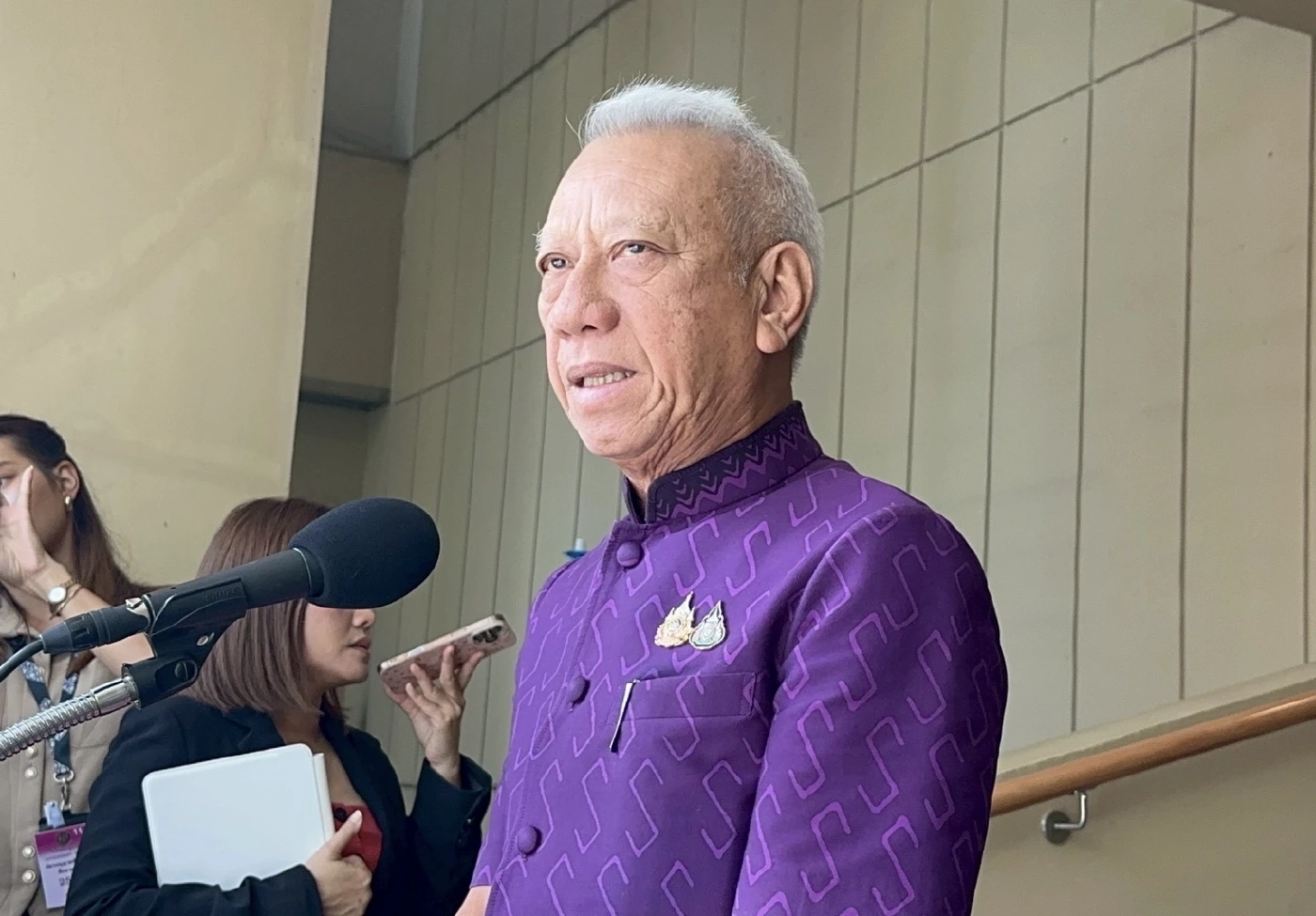 นายพิพัฒน์ รัชกิจประการ รองนายกรัฐมนตรีและรัฐมนตรีว่าการกระทรวงคมนาคม