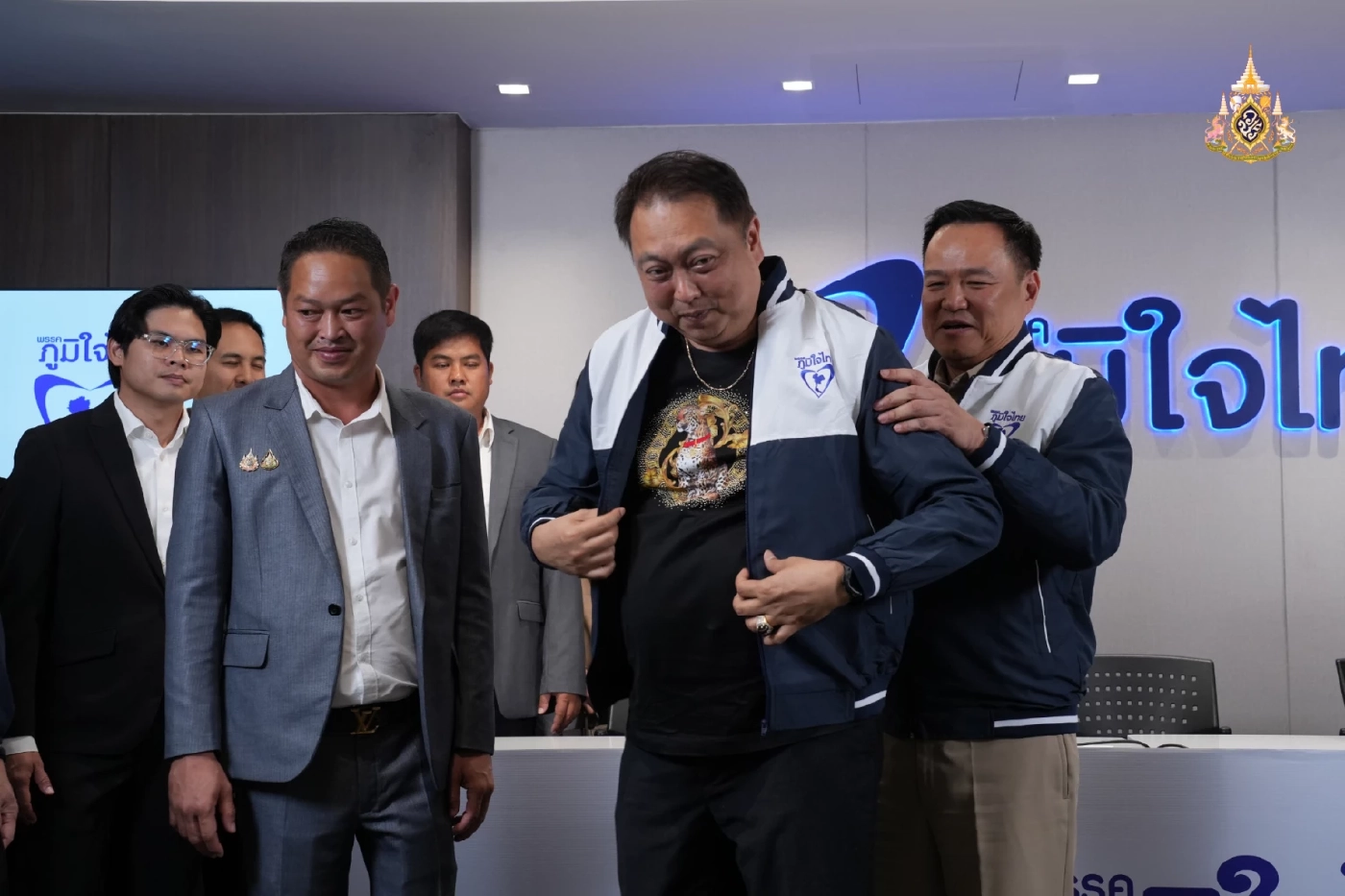 สุชาติ-ธนกร ย้ายซบภูมิใจไทย เตรียมขนอีกกว่า 10 ร่วมงาน