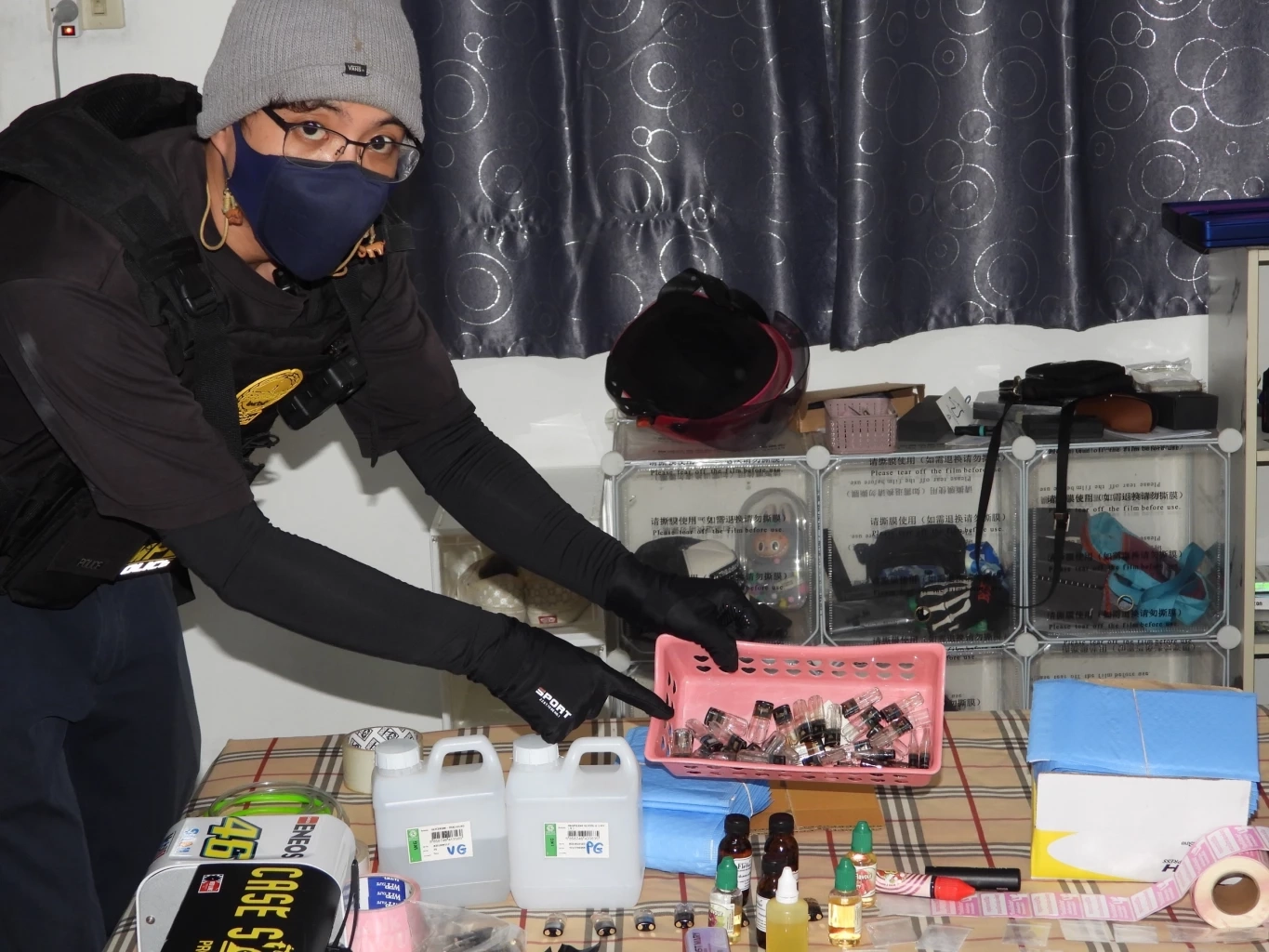 นครบาลบุกรังพ่อมดผสมพอตเค ตัวการส่งเด็กเอ็น-บาร์โฮส