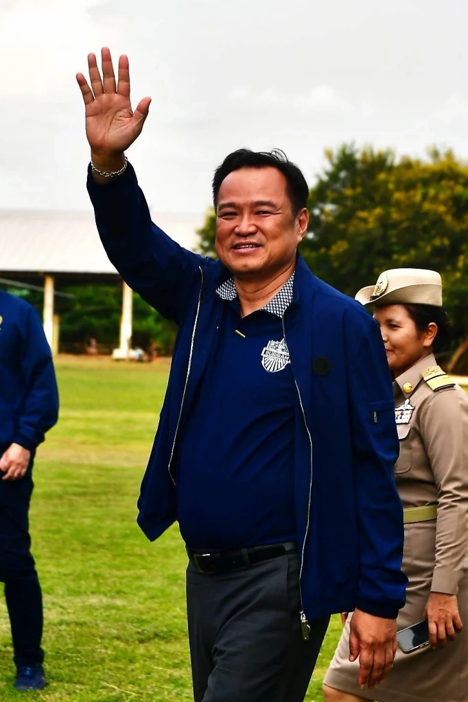 \"โรม\" แปลกใจ \"นายกฯอนุทิน\" ยังเงียบปัญหา \"แก๊งคอลเซ็นเตอร์\" ชี้ควรเป็นนโยบายหลักรัฐบาล