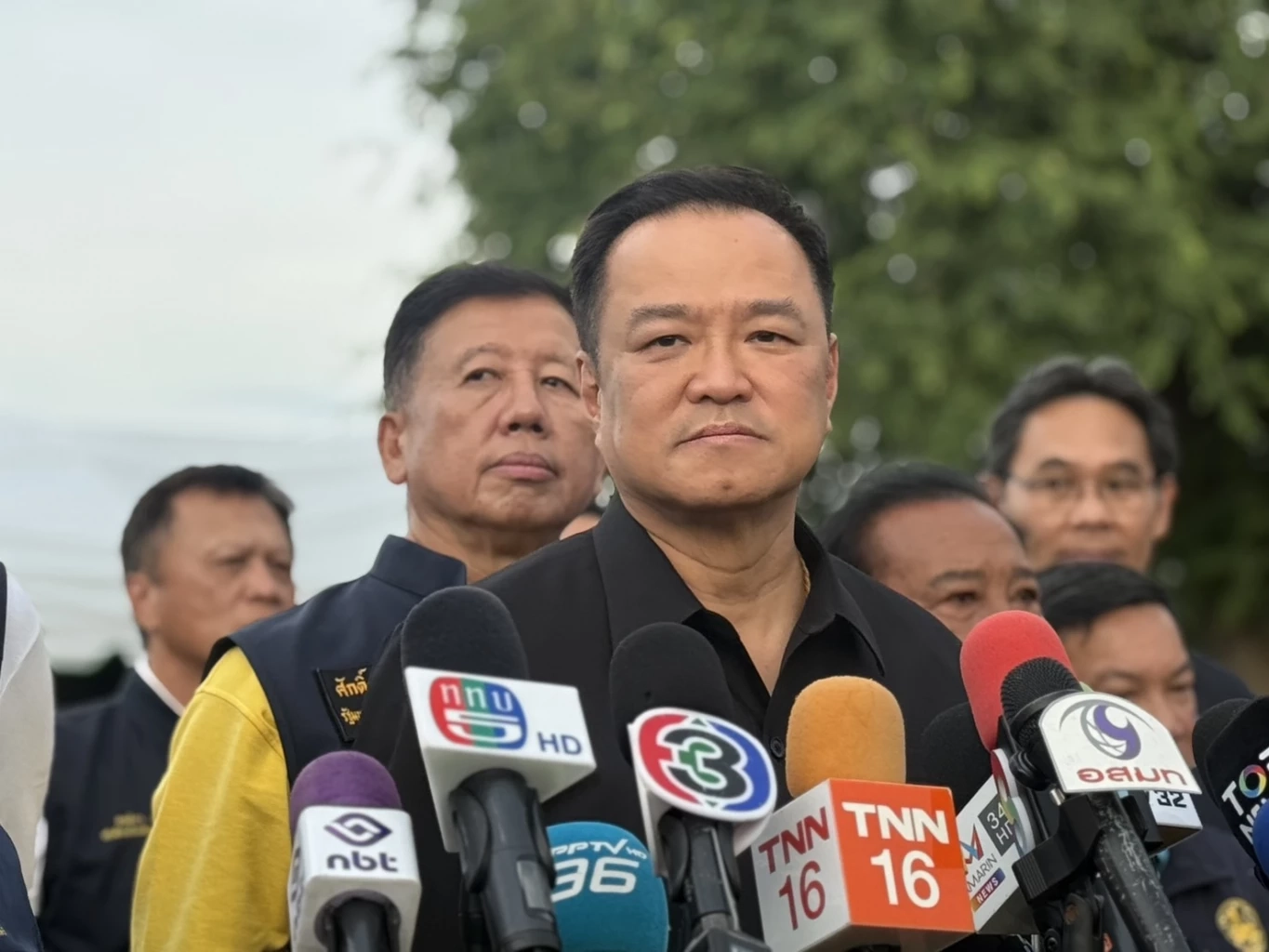 นายอนุทิน ชาญวีรกูล นายกรัฐมนตรี