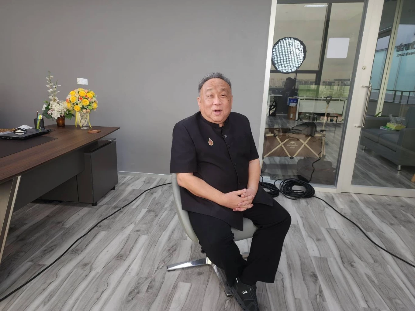 ศ.พิเศษ ธงทอง จันทรางศุ กรรมการอำนวยการจัดงานพระราชพิธีถวายพระเพลิงพระบรมศพสมเด็จพระพันปีหลวง