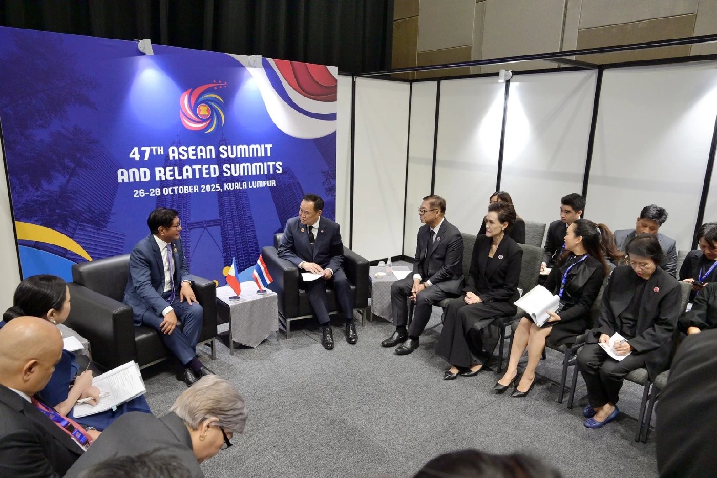 "ปธน.ฟิลิปปินส์" ถวายความอาลัยแด่ "สมเด็จพระพันปีหลวง" เสด็จสวรรคต