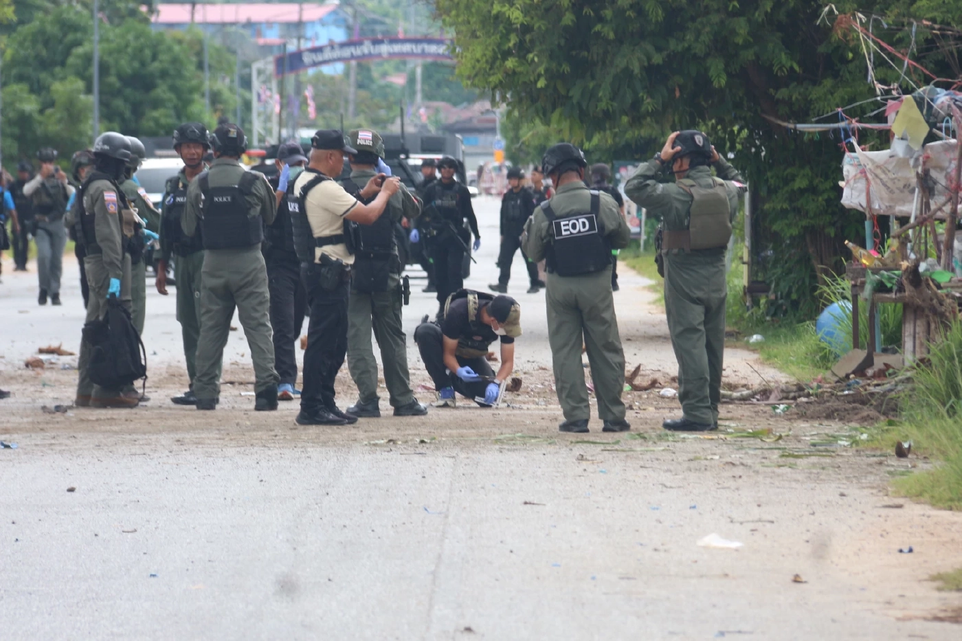 วางระเบิด \"ร้านน้ำชา\" อ.ยี่งอ ตำรวจเจ็บ 2 ชาวบ้านเจ็บ 8 สาหัส 4 ราย