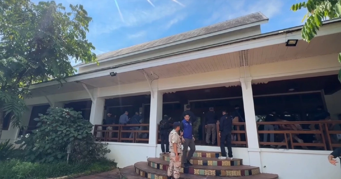 บุกทลาย "รังคอลเซ็นเตอร์ 20 ชาวจีน" เช่าพลูวิลล่าหรูราคา 90 ล้าน ติดแม่น้ำปิง