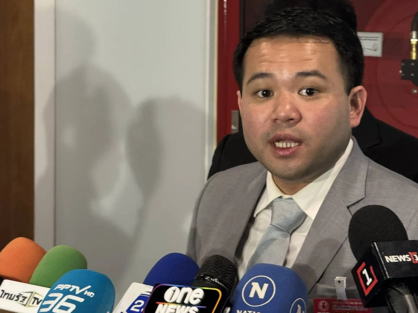 \"ธนดล\" ยัน รู้ทุกเรื่องความสัมพันธ์ \"เบน สมิธ-ธรรมนัส\" ท้า \"โรม\" หากมีหลักฐานไปแจ้งความ