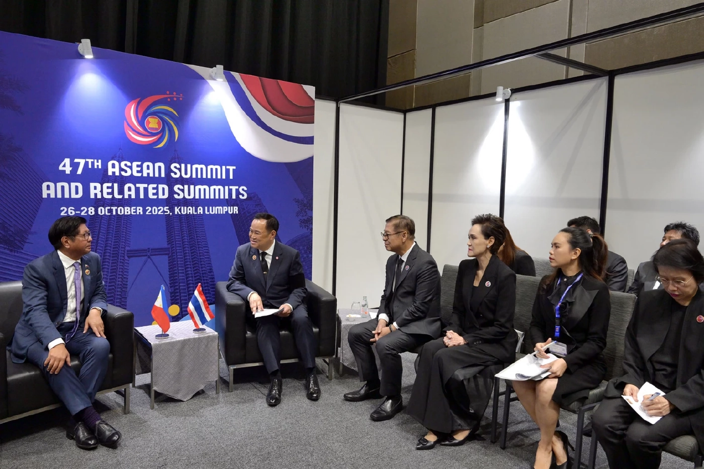 "ปธน.ฟิลิปปินส์" ถวายความอาลัยแด่ "สมเด็จพระพันปีหลวง" เสด็จสวรรคต