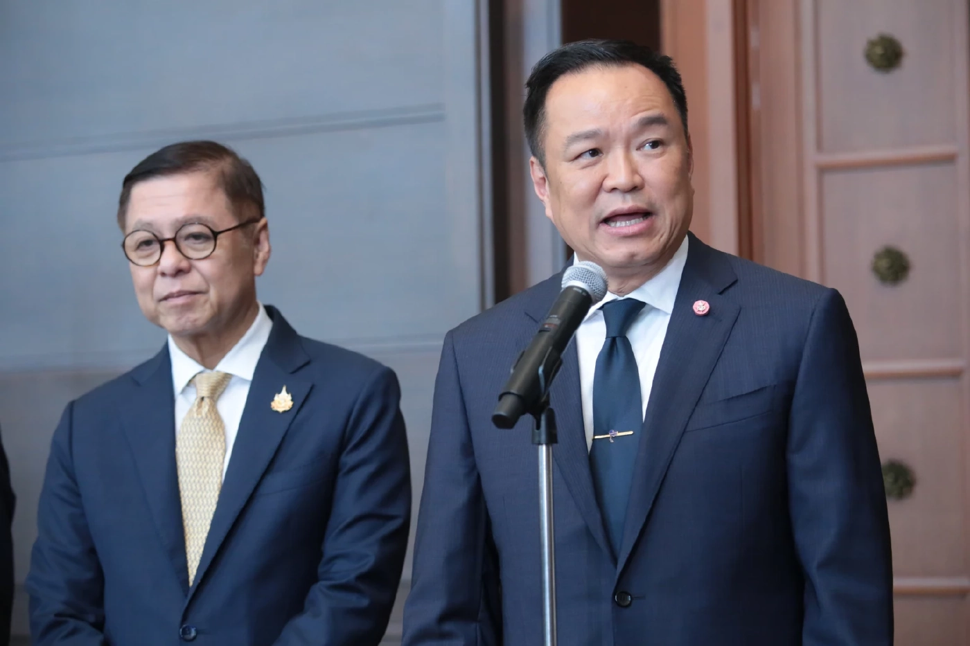 นายอนุทิน ชาญวีรกูล นายกรัฐมนตรี