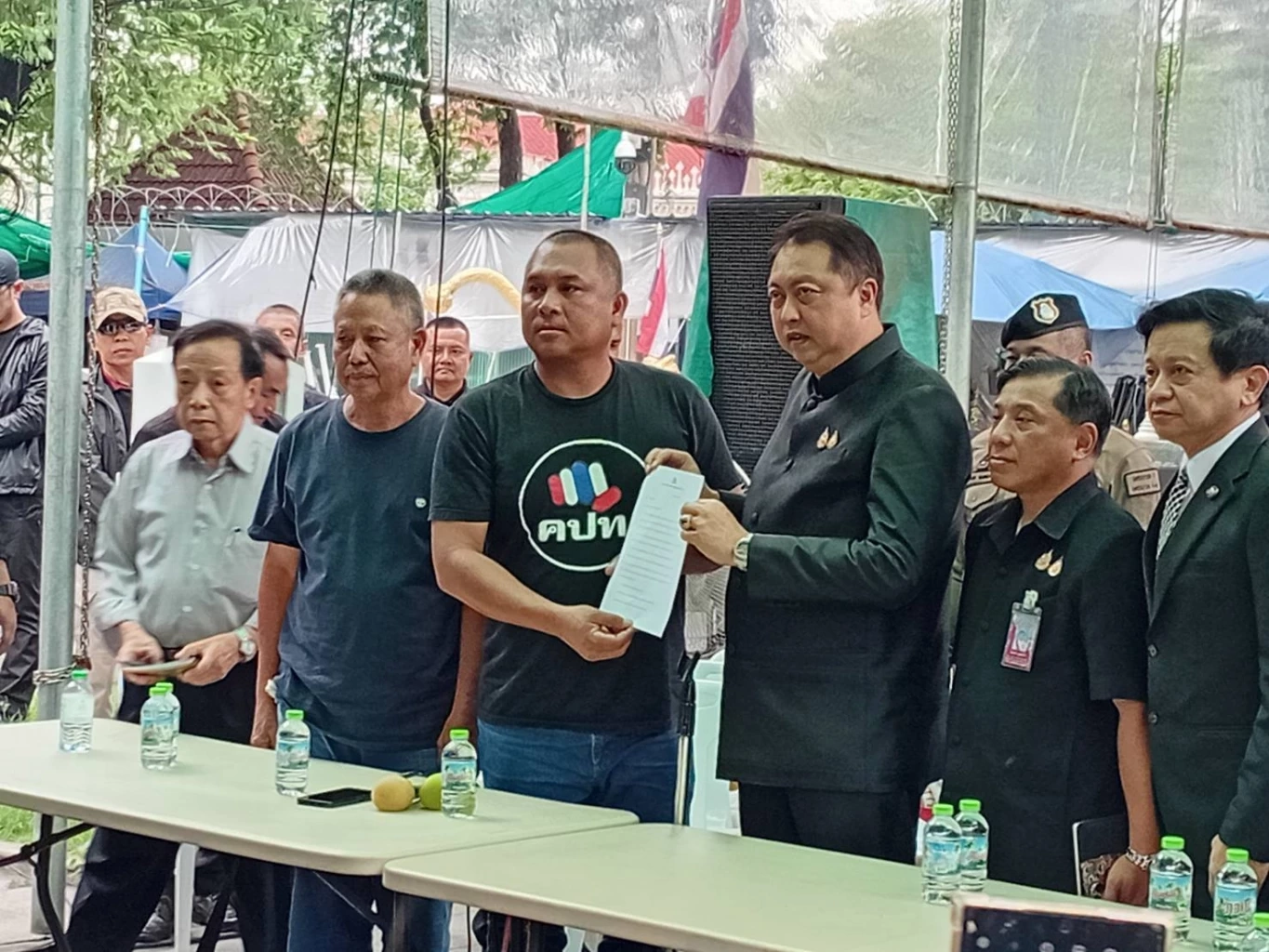 "คปท." แจ้งขอยุติชุมนุม คืนพื้นที่ให้ "กทม." พร้อมร่วมกัน"ถวายความอาลัย"