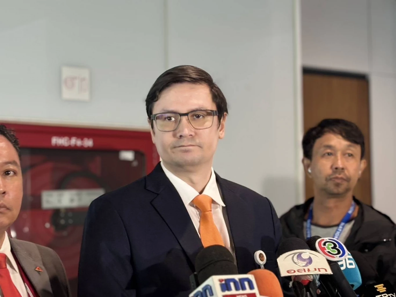 \"โรม\" ชี้ ไทยกำลังเผชิญปัญหา \"ทุนเทากำลังจะยึดชาติ\" ควรสนับสนุนคนเปิดโปง ไม่หวั่นโดนนิติสงครามปิดปาก