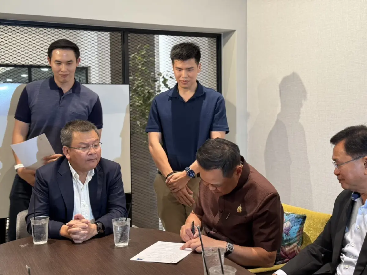 “อนุทิน” หน้าบานต้อนรับบ้านใหญ่โคราช-สส.เพื่อไทย แห่ซบ ภูมิใจไทย