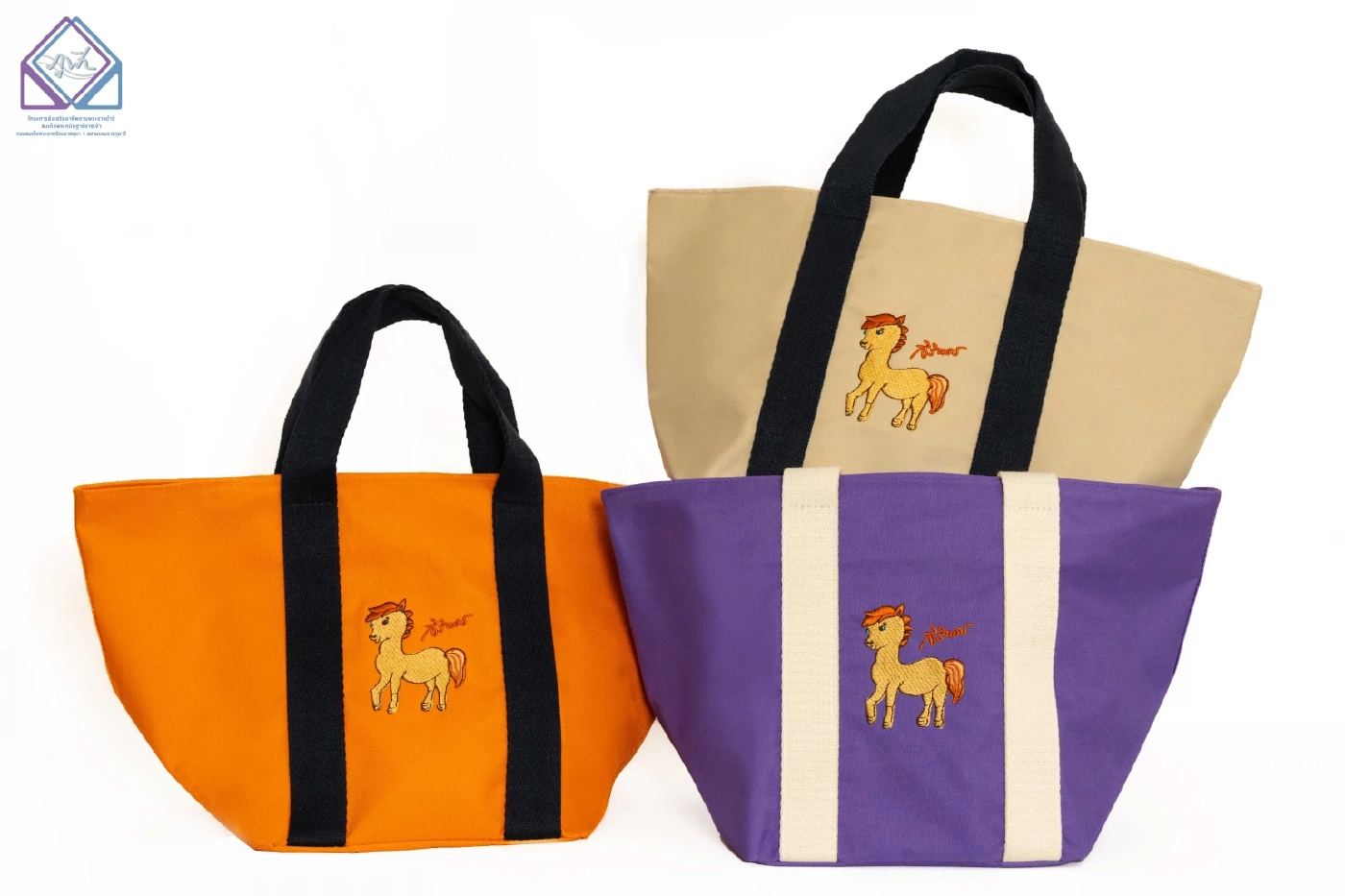 พรพระราชทาน "ปีมะเมีย": ร้านภูฟ้าชวนช้อปของขวัญอันเป็นสิริมงคล