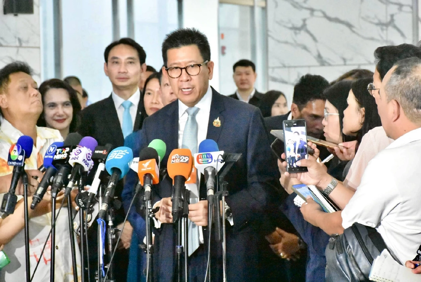 เอกนิติ นิติทัณฑ์ประภาศ รองนายกรัฐมนตรี และรมว.คลัง