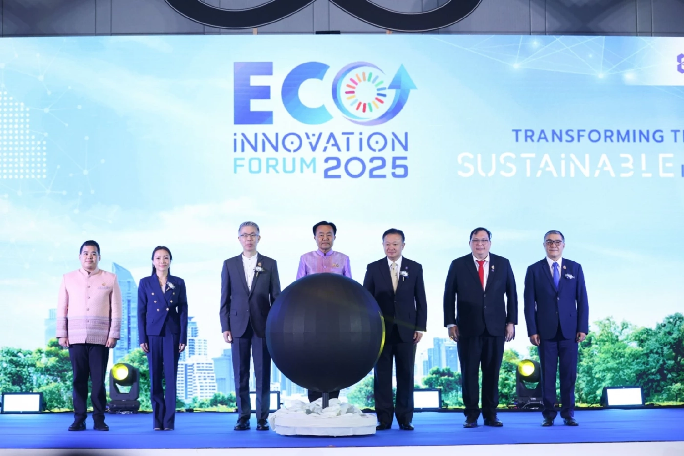 พลิกโฉมอุตฯ ไทย รวมพลัง รัฐ - เอกชน ปักธง 'อุตสาหกรรมใหม่คู่ชุมชน'