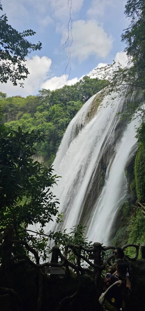 \"น้ำตกหวงกั่วซู่\" ใหญ่ที่สุดในจีน \"มณฑลกุ้ยโจว\" ยิ่งชมยิ่งสวย