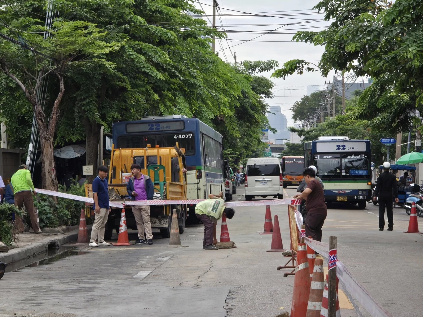 เร่งสแกน \"ถนนทรุด\" หน้าการไฟฟ้ายานนาวา พบเป็นจุดเดิมเคยซ่อมแล้ว