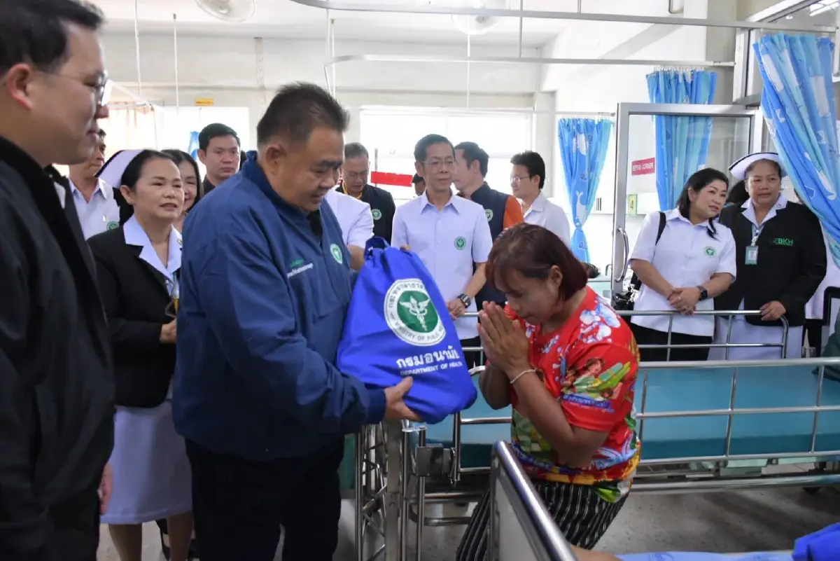 รมว.สธ.นำทีม สธ.ลงพื้นที่ รพ.ชายแดน-ชงสร้างบังเกอร์เพิ่ม