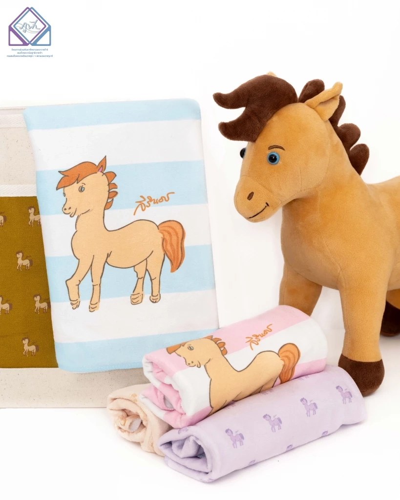 พรพระราชทาน "ปีมะเมีย": ร้านภูฟ้าชวนช้อปของขวัญอันเป็นสิริมงคล