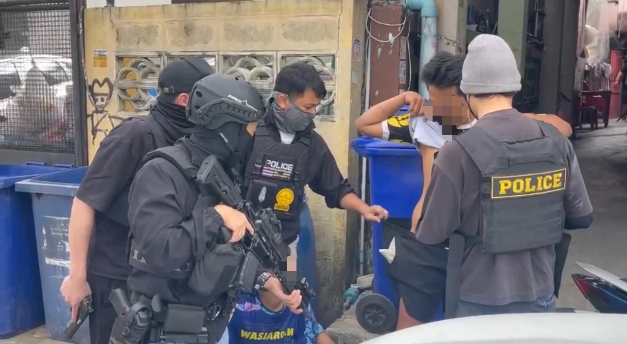 นครบาลบุกรังพ่อมดผสมพอตเค ตัวการส่งเด็กเอ็น-บาร์โฮส