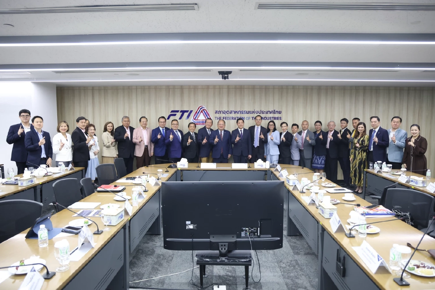 ส.อ.ท. ถก ธปท. รับมือบาทแข็งฉุดส่งออก คุมธุรกรรมทองคำ - คริปโต