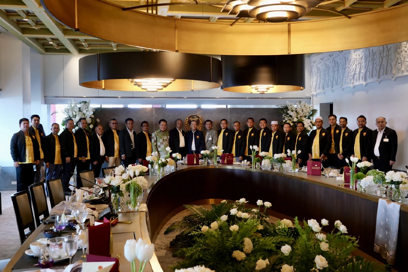 วันนอร์-ทวี ต้อนรับ กูเซ็ง-กำนันเพื่อน หนุนแก้ รธน.ตอบโจทย์บริบท 3 จว.ใต้