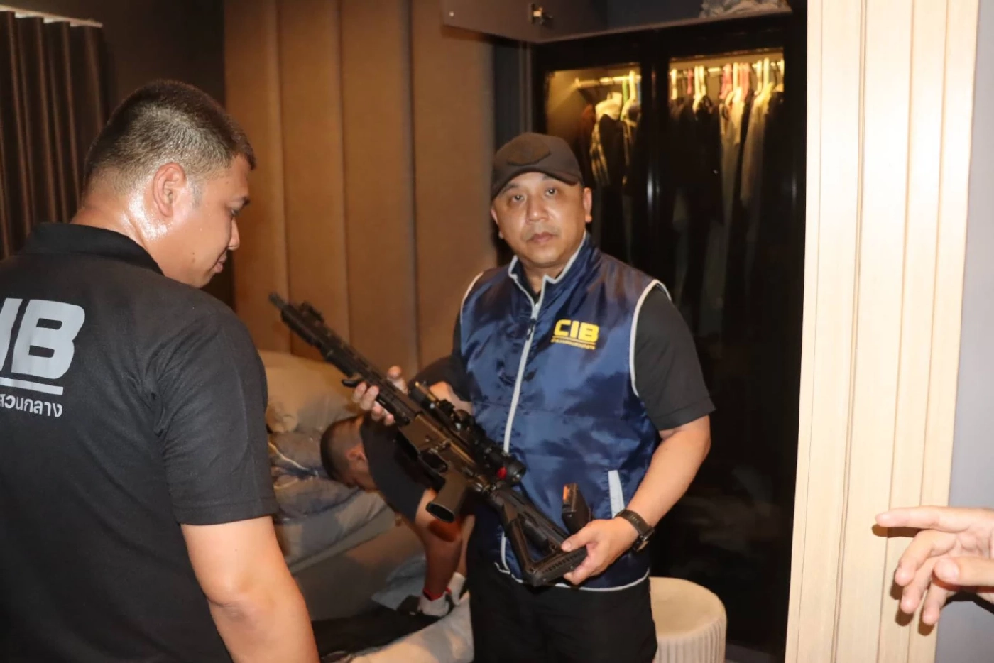 ตัดท่อเงินเทา เจ้าพ่อภาคใต้ ค้น 10 จุด ปิดเมืองหาดใหญ่ ทลายเครือข่ายเว็บพนัน "วัวชน-ไก่ชน"