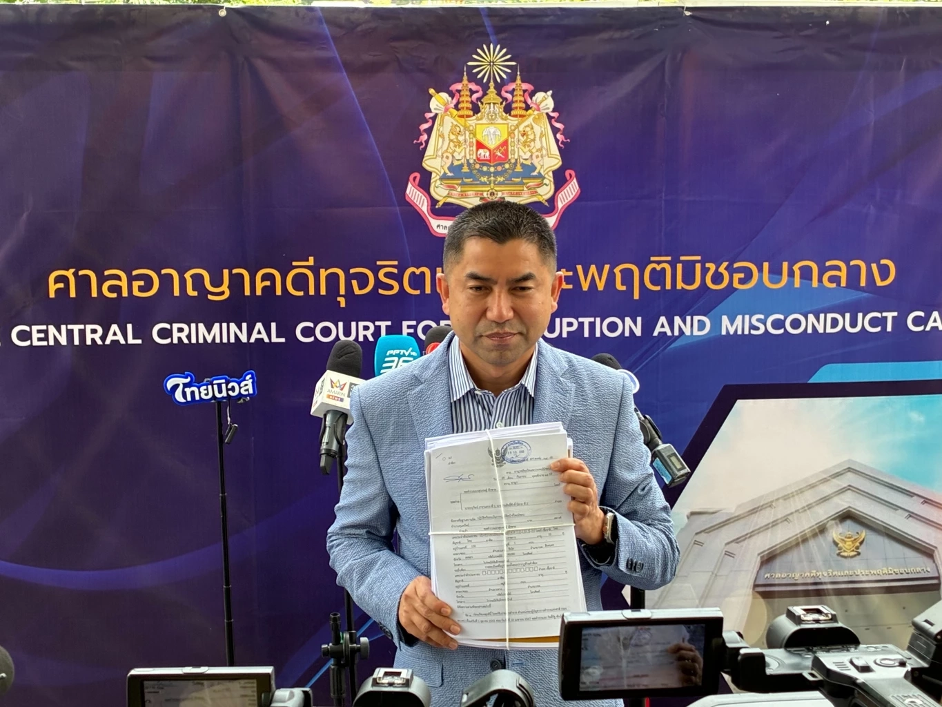 พล.ต.อ.สุรเชษฐ์ หักพาล  อดีต รองผบ.ตร.   