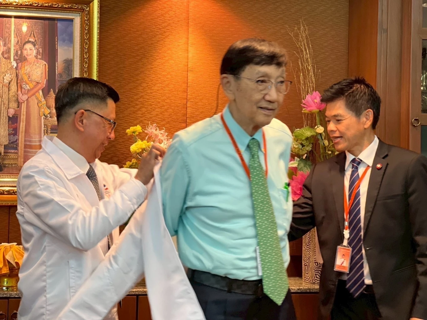 ชมรมฟุตบอลอัยการ เชิญ ปธ.ก.อ.ร่วมงานแข่งฟุตบอลเชื่อมสัมพันธ์