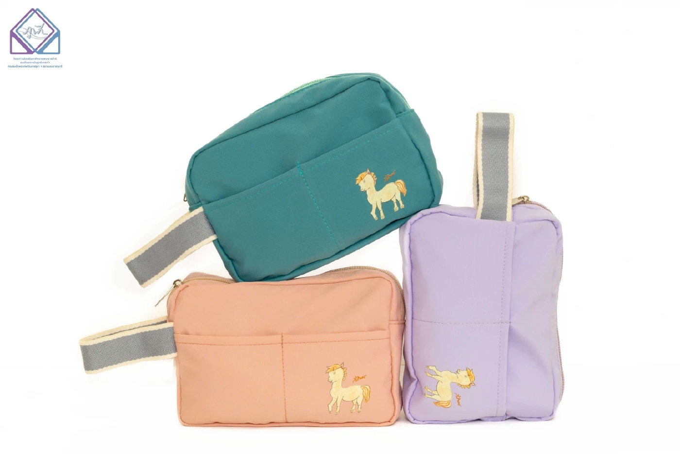 พรพระราชทาน "ปีมะเมีย": ร้านภูฟ้าชวนช้อปของขวัญอันเป็นสิริมงคล