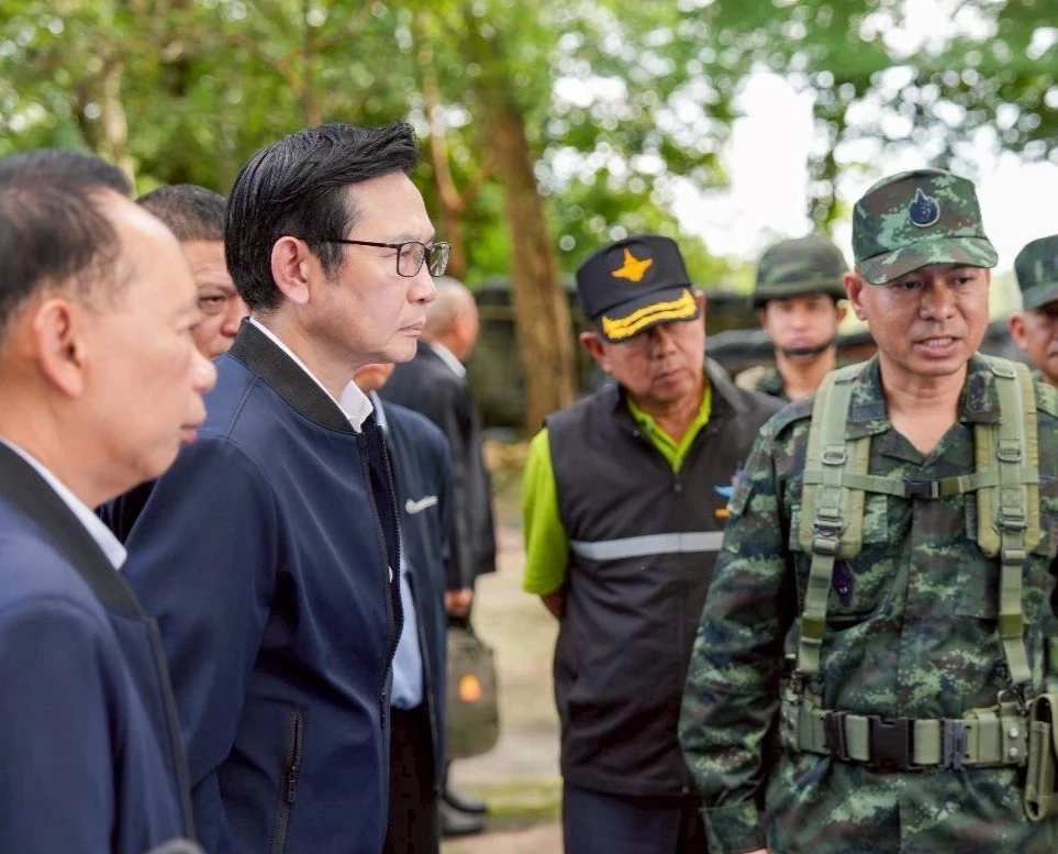 \"รมว.พลังงาน\" เยี่ยมแนวชายแดนศรีสะเกษ-สนับสนุนพลังงานทหาร